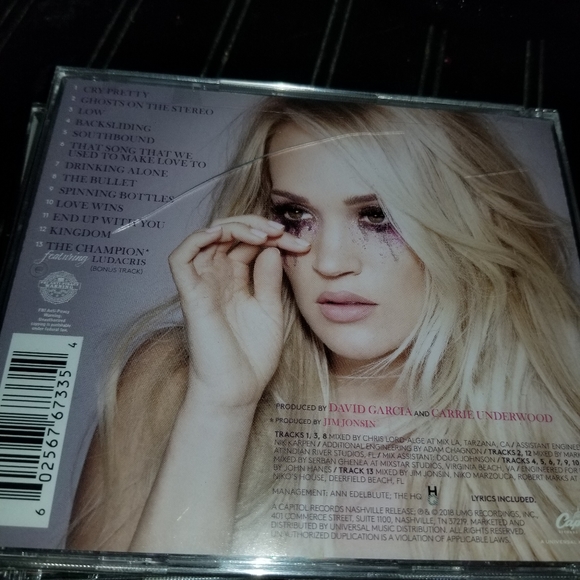 Carrie Underwood Cry pretty - Picture 2 of 2